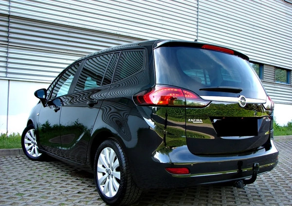 Opel Zafira cena 40900 przebieg: 180000, rok produkcji 2015 z Elbląg małe 667